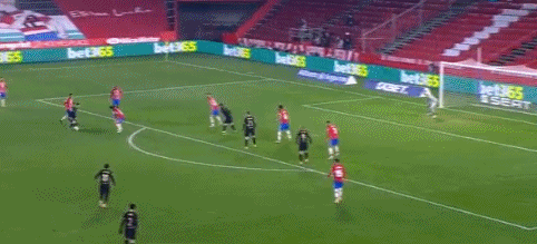 为什么客队球员在进入主场球场前会进行更为严密的灯光盲区实地测试